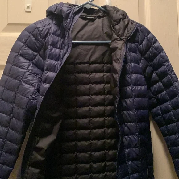 **DONATING** The North Face Hooded Puffer Jacket, Big Boys, Navy, Sz 10/12 - Picture 5 of 5